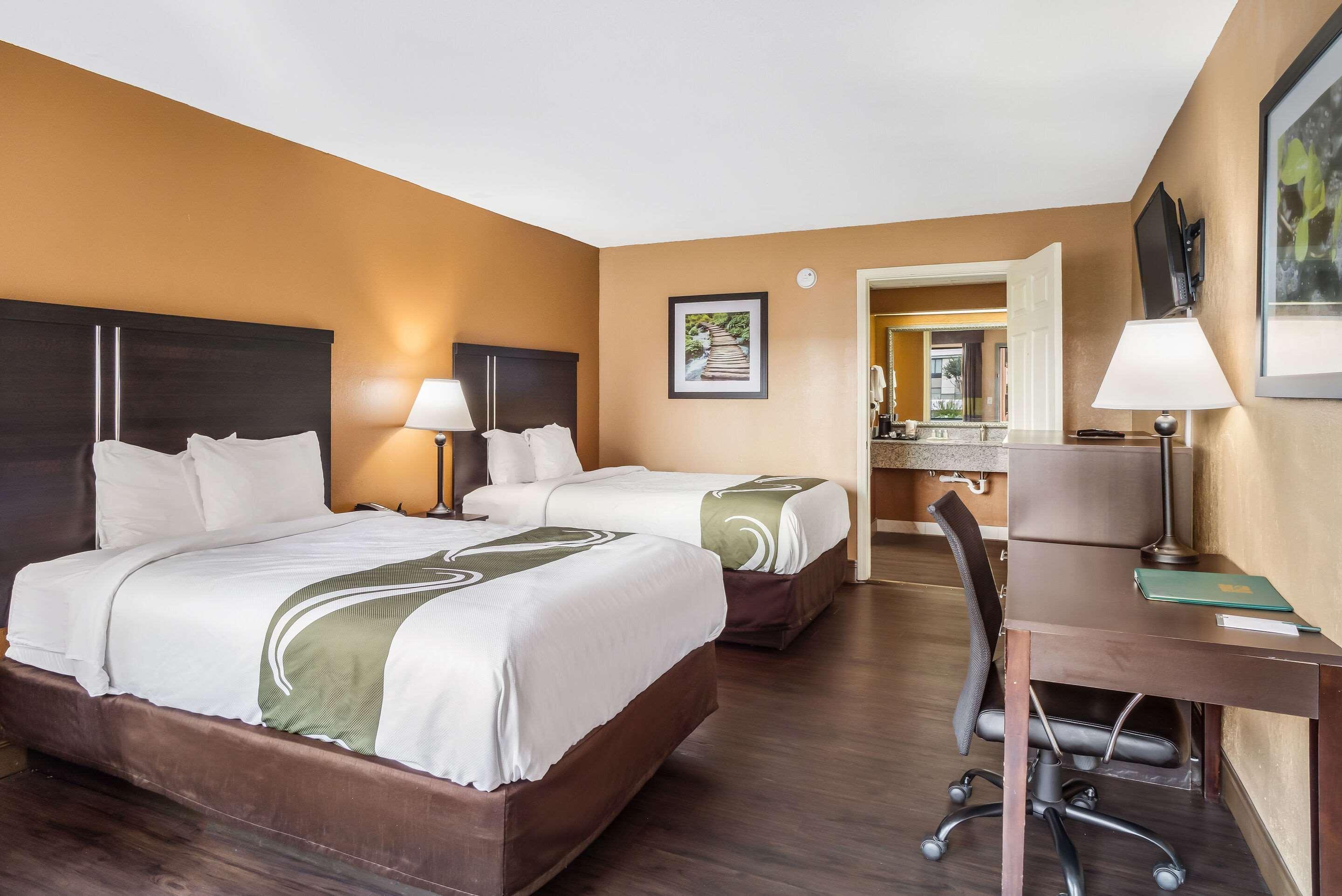 Quality Inn & Suites Corinth West Buitenkant foto
