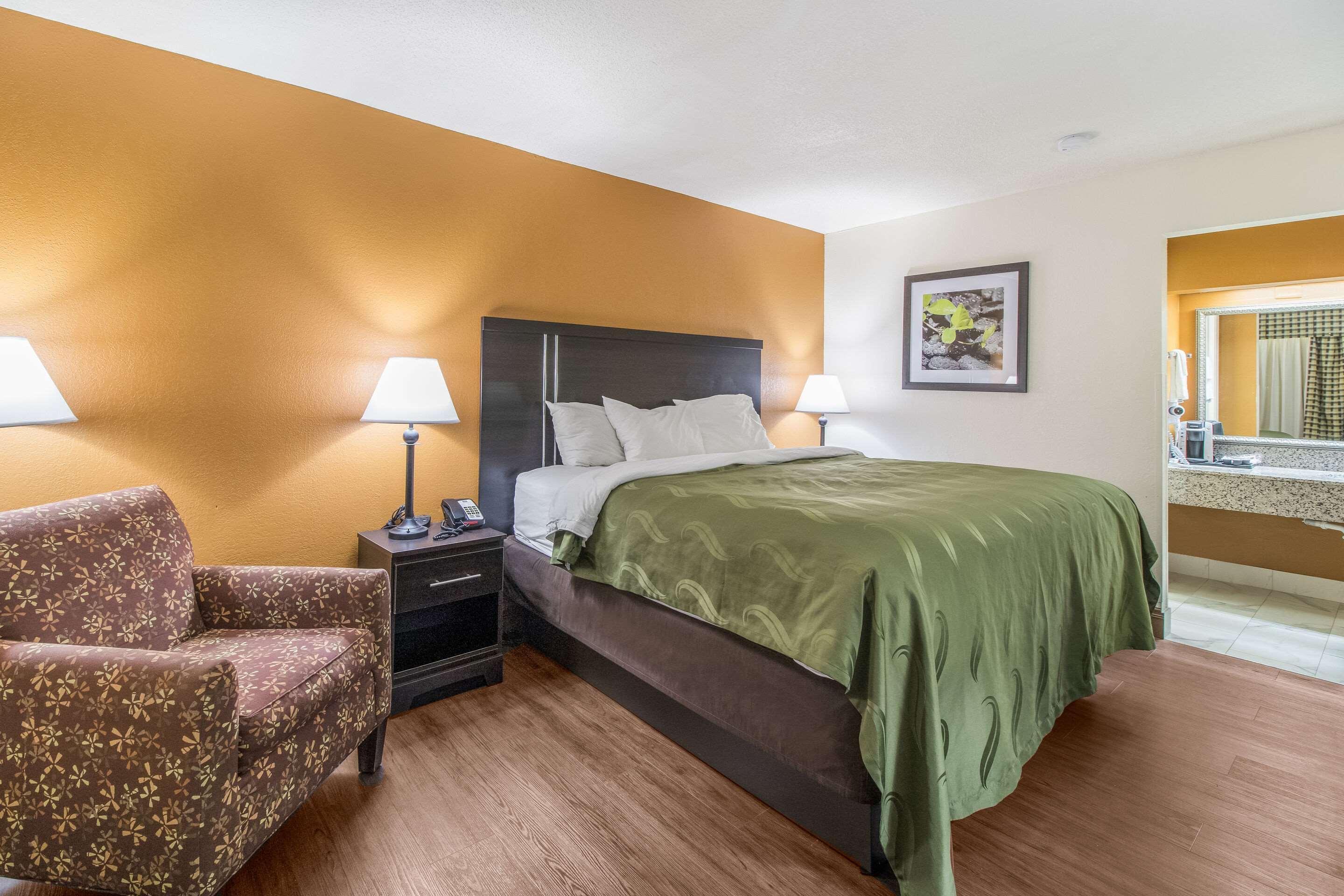 Quality Inn & Suites Corinth West Buitenkant foto