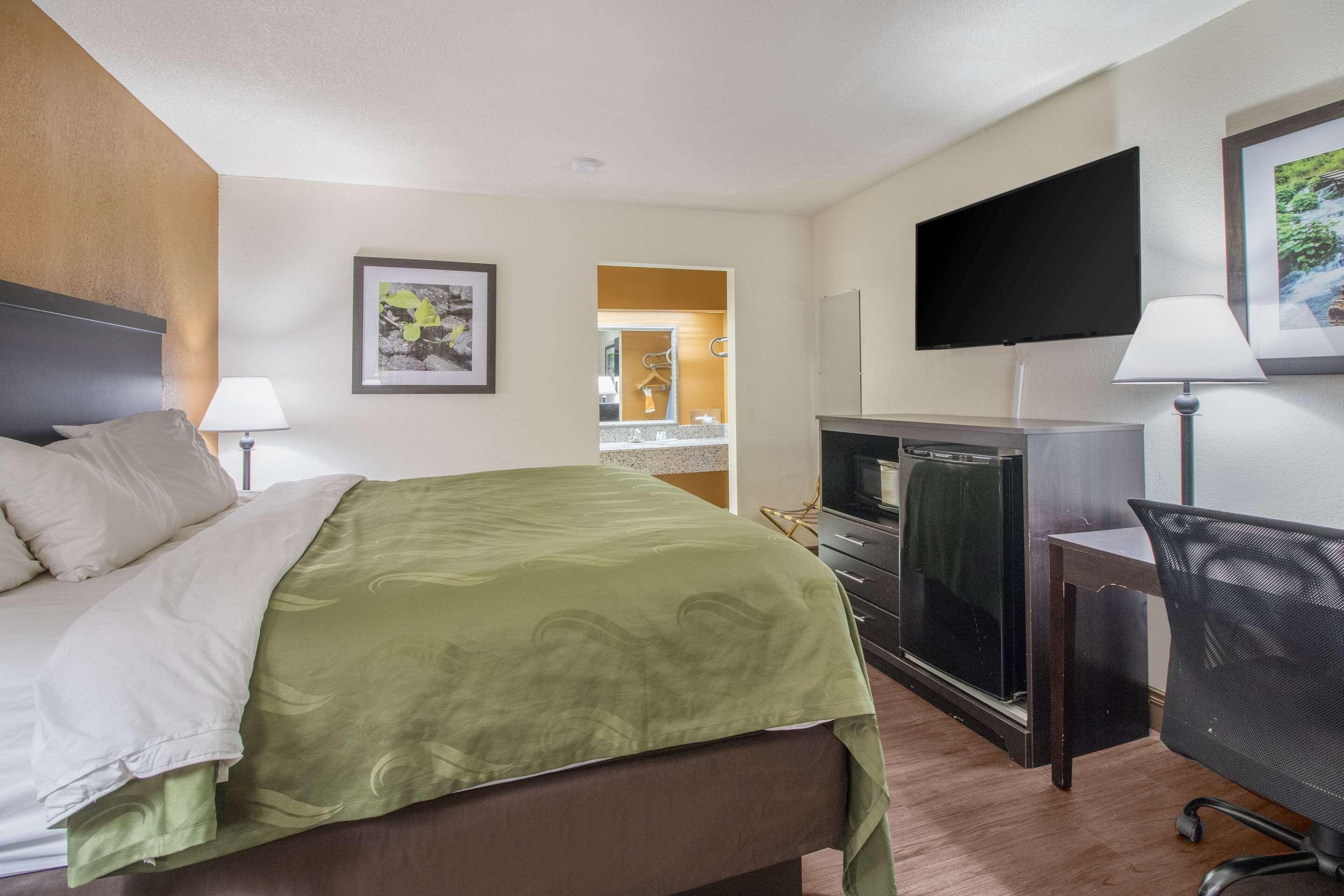 Quality Inn & Suites Corinth West Buitenkant foto