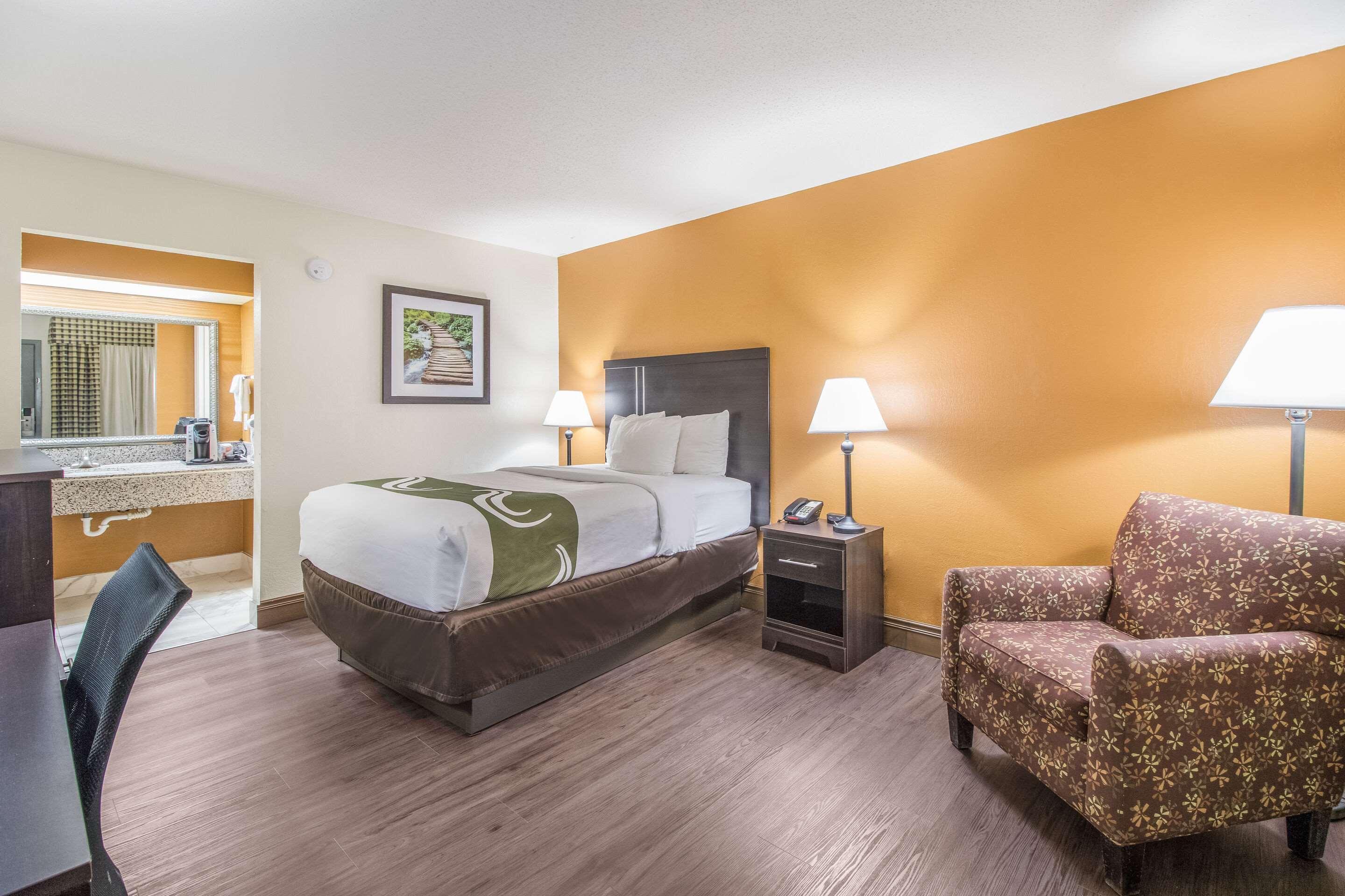 Quality Inn & Suites Corinth West Buitenkant foto