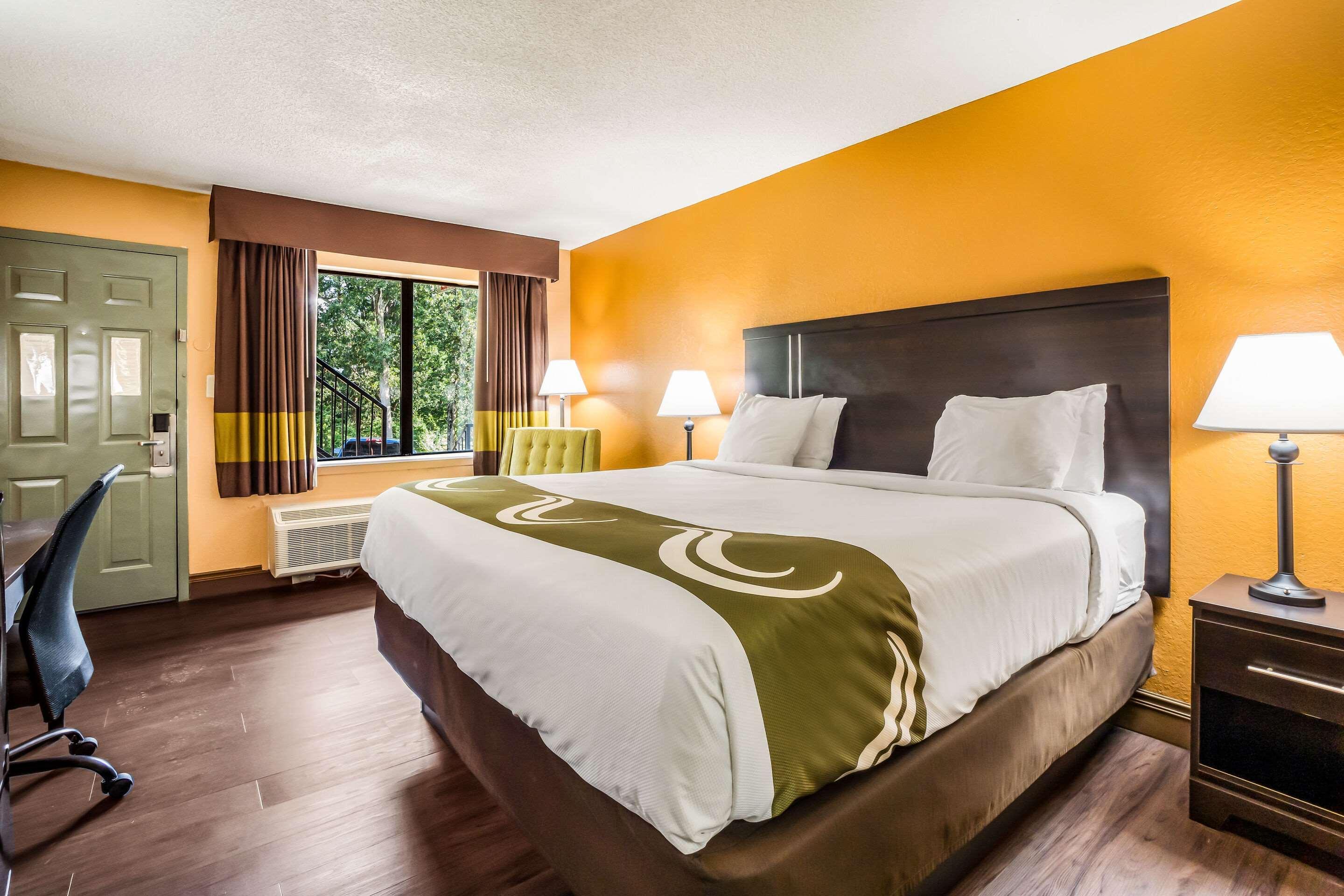 Quality Inn & Suites Corinth West Buitenkant foto