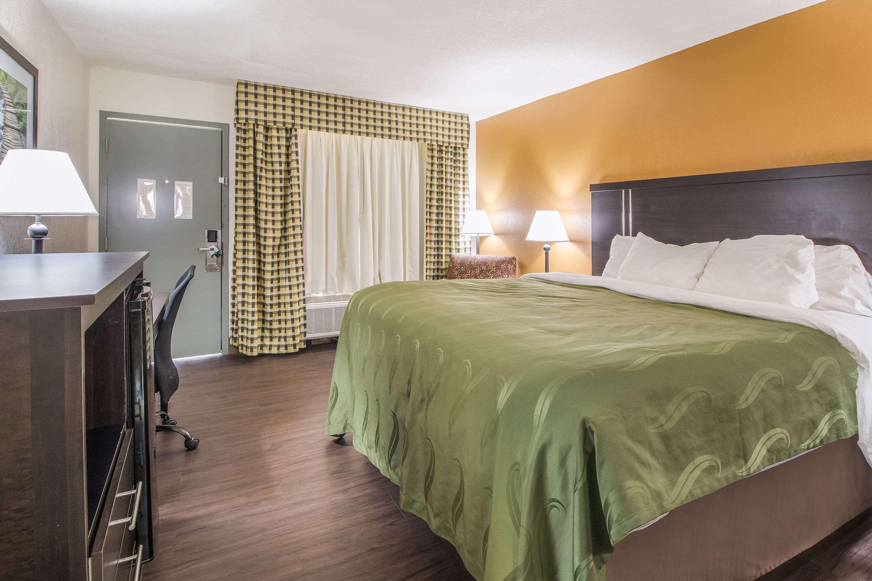 Quality Inn & Suites Corinth West Buitenkant foto