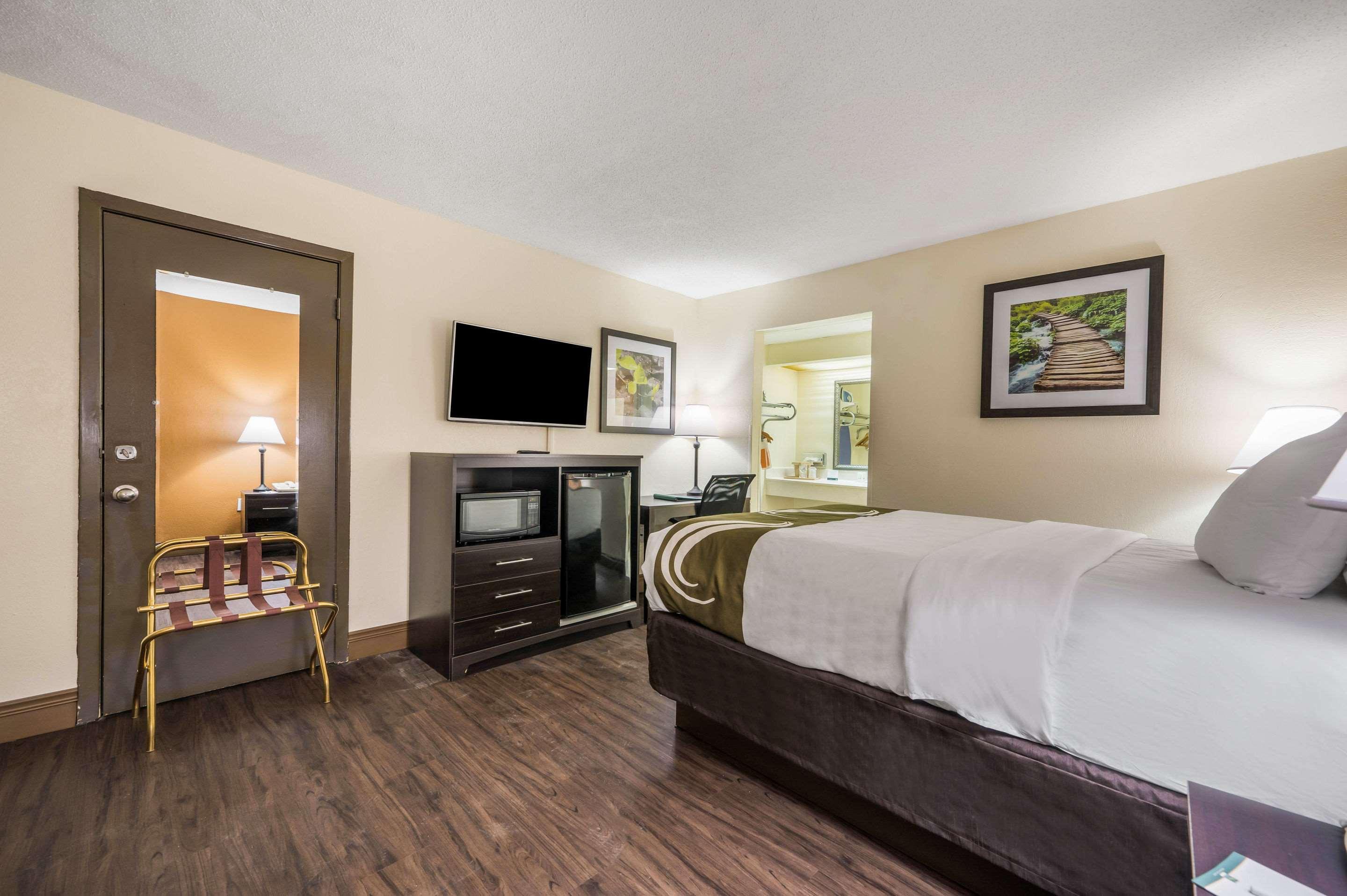 Quality Inn & Suites Corinth West Buitenkant foto