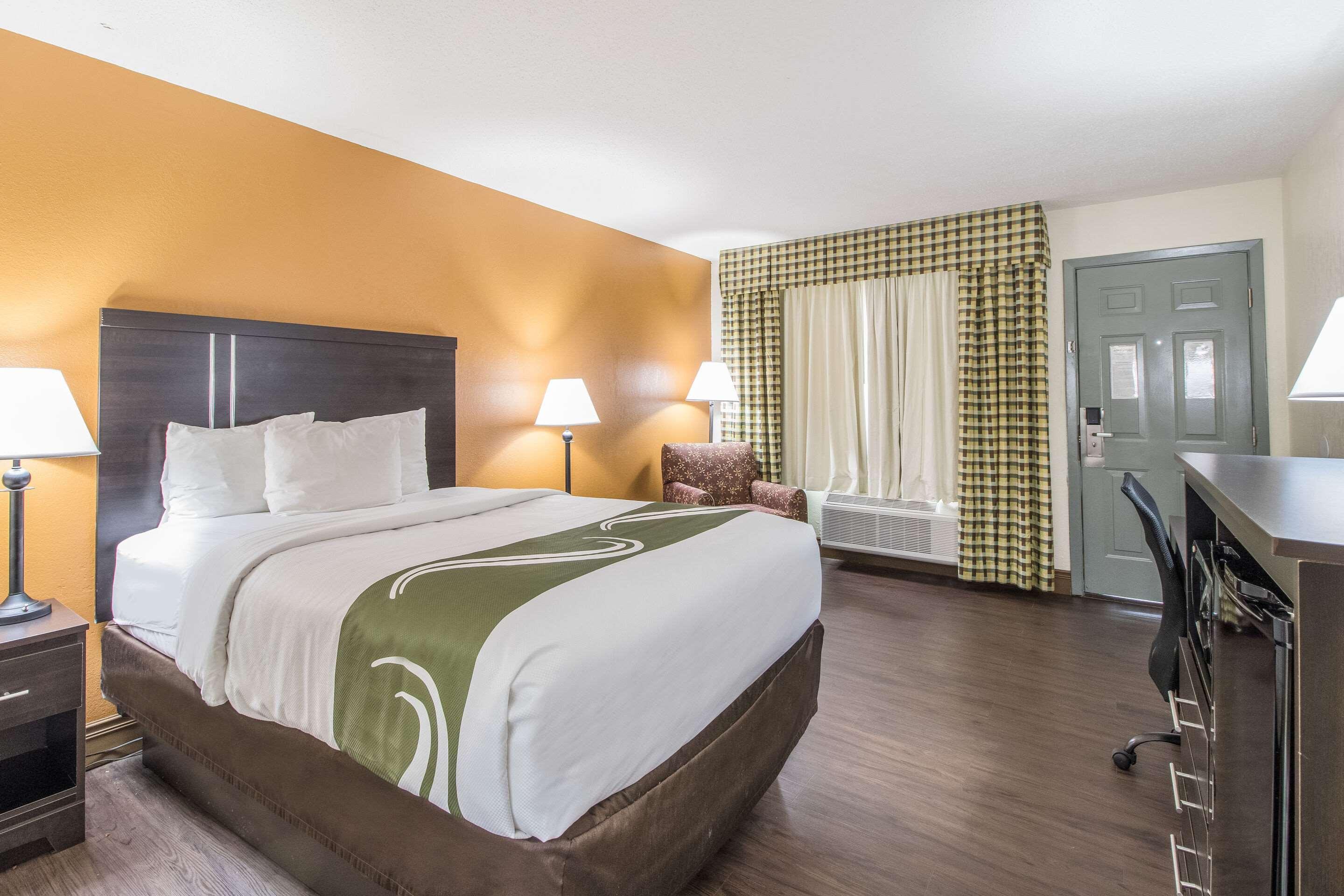Quality Inn & Suites Corinth West Buitenkant foto