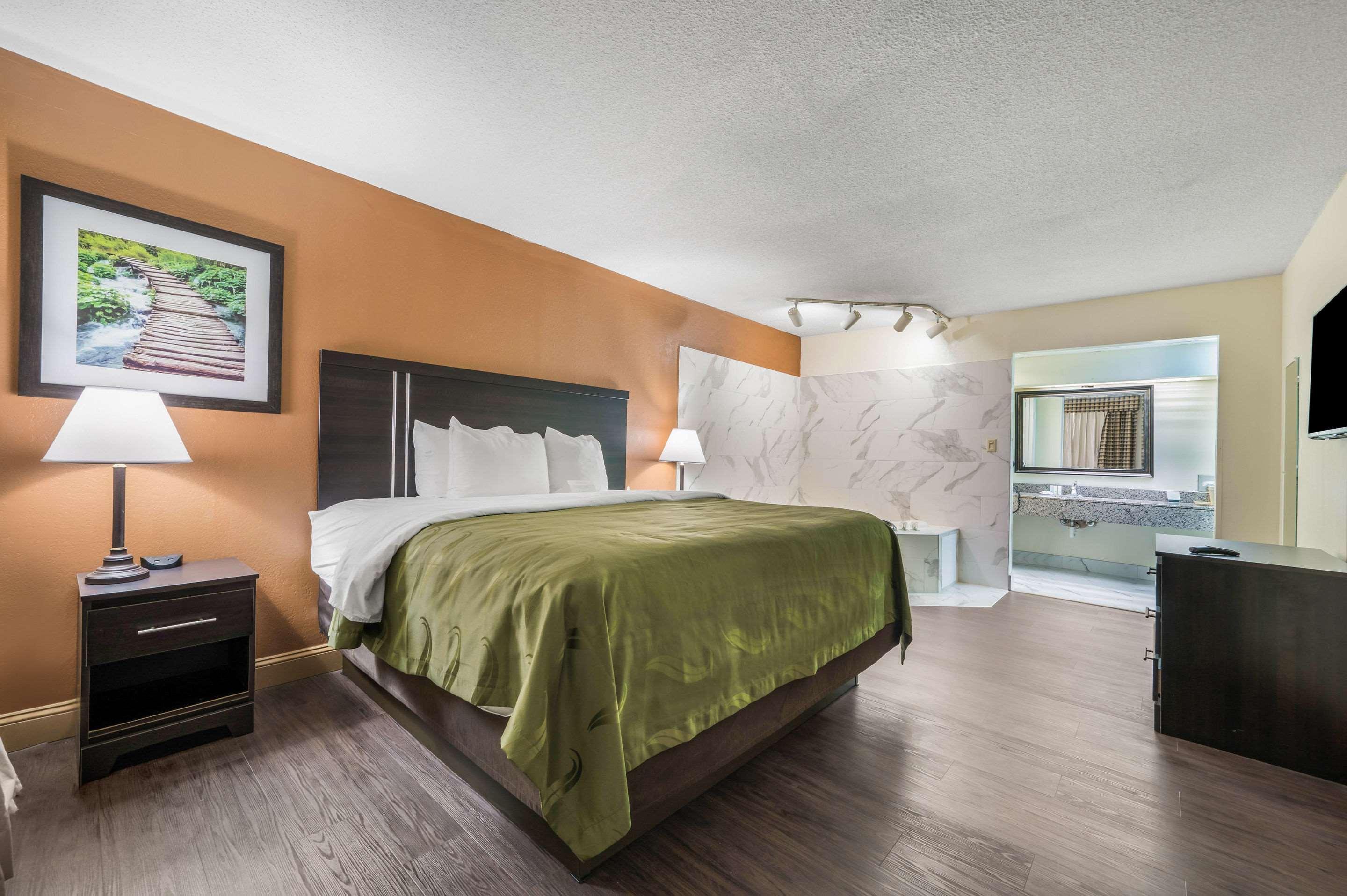 Quality Inn & Suites Corinth West Buitenkant foto