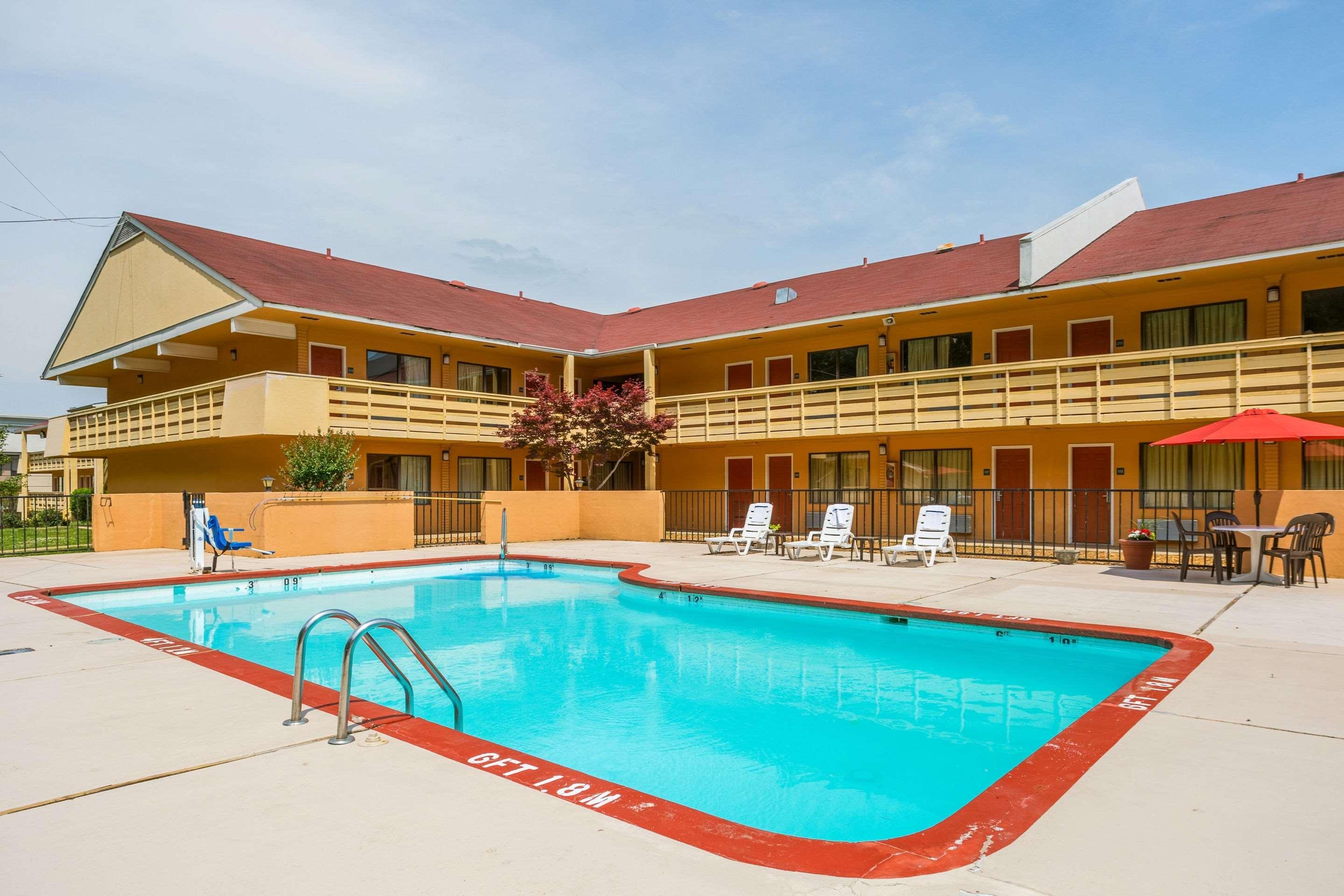 Quality Inn & Suites Corinth West Buitenkant foto