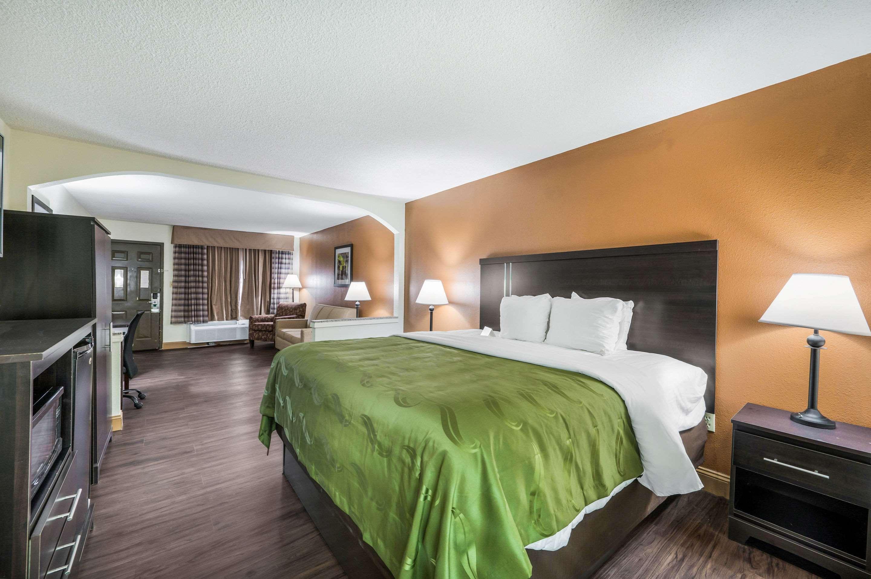 Quality Inn & Suites Corinth West Buitenkant foto