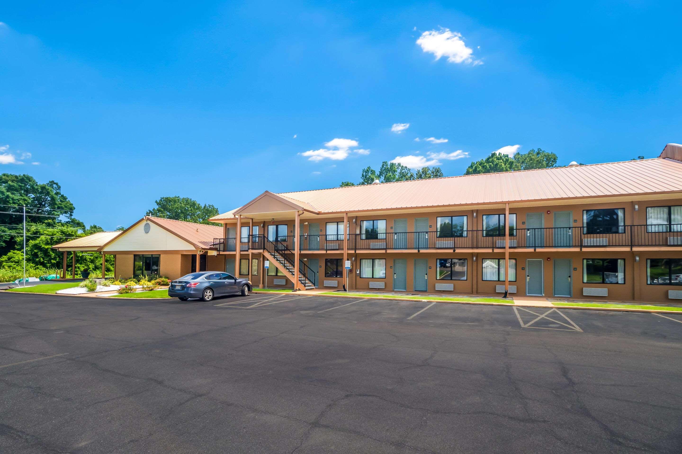 Quality Inn & Suites Corinth West Buitenkant foto