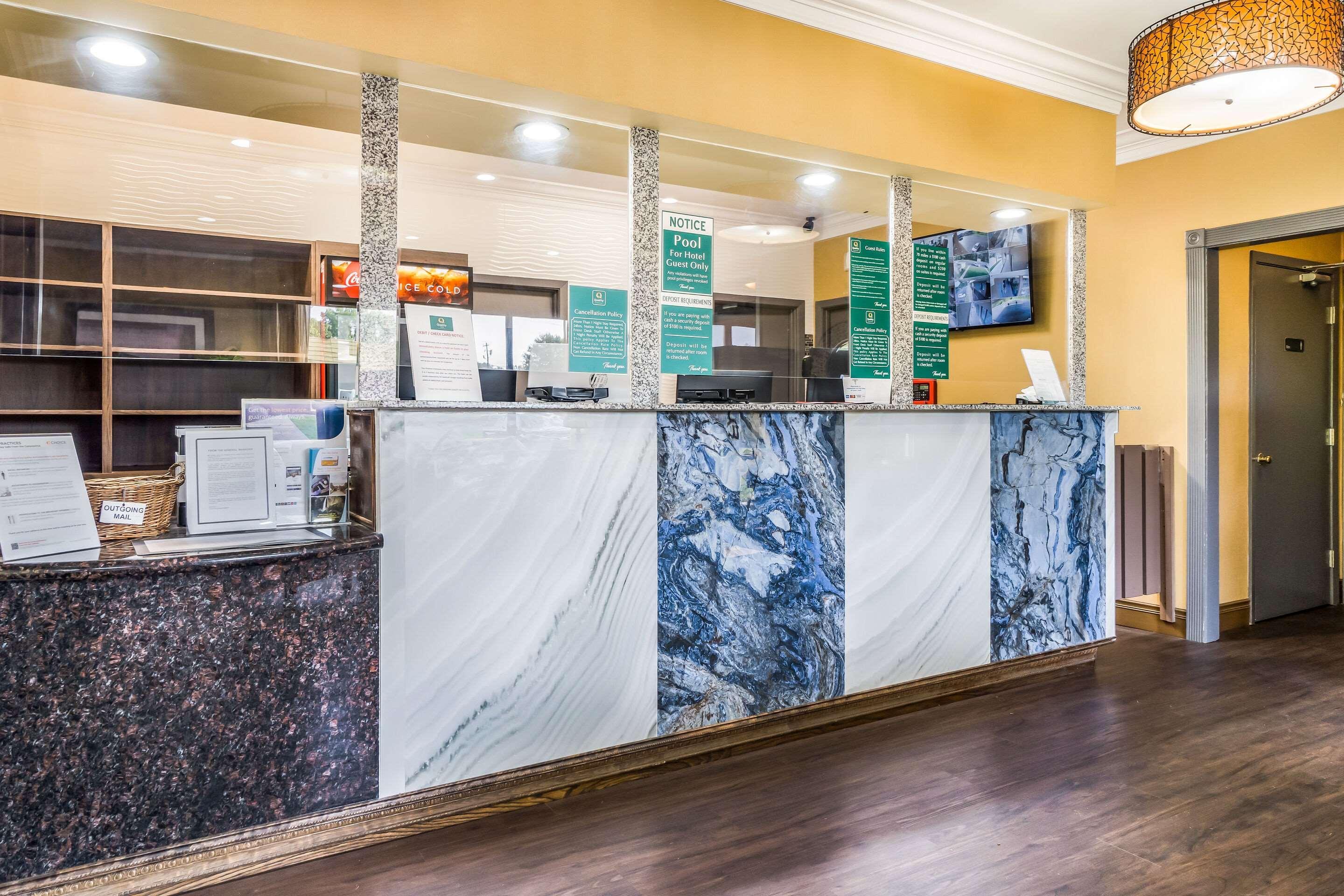 Quality Inn & Suites Corinth West Buitenkant foto