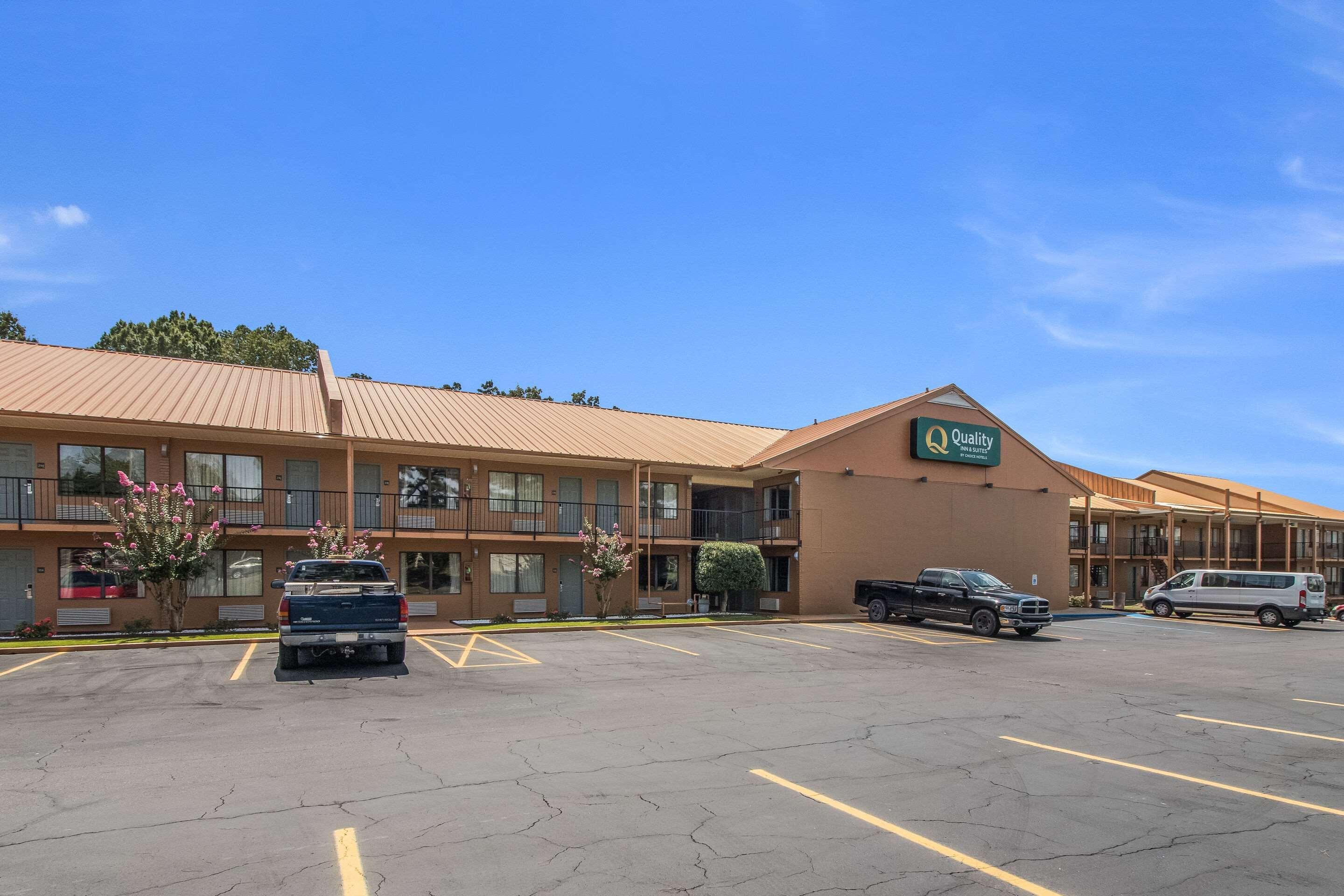 Quality Inn & Suites Corinth West Buitenkant foto