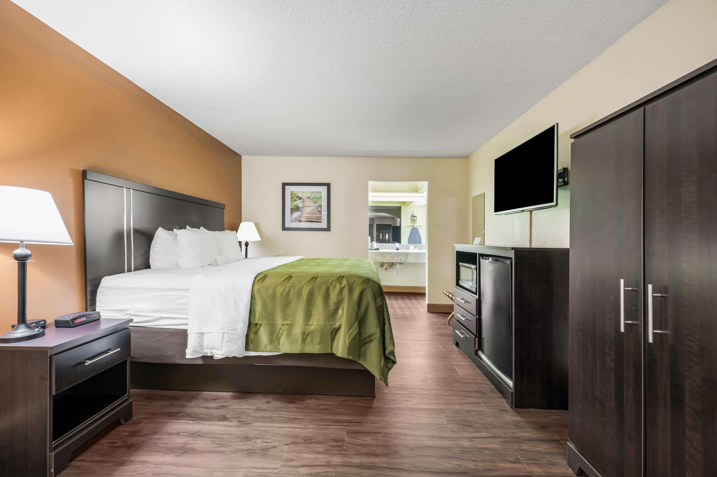 Quality Inn & Suites Corinth West Buitenkant foto