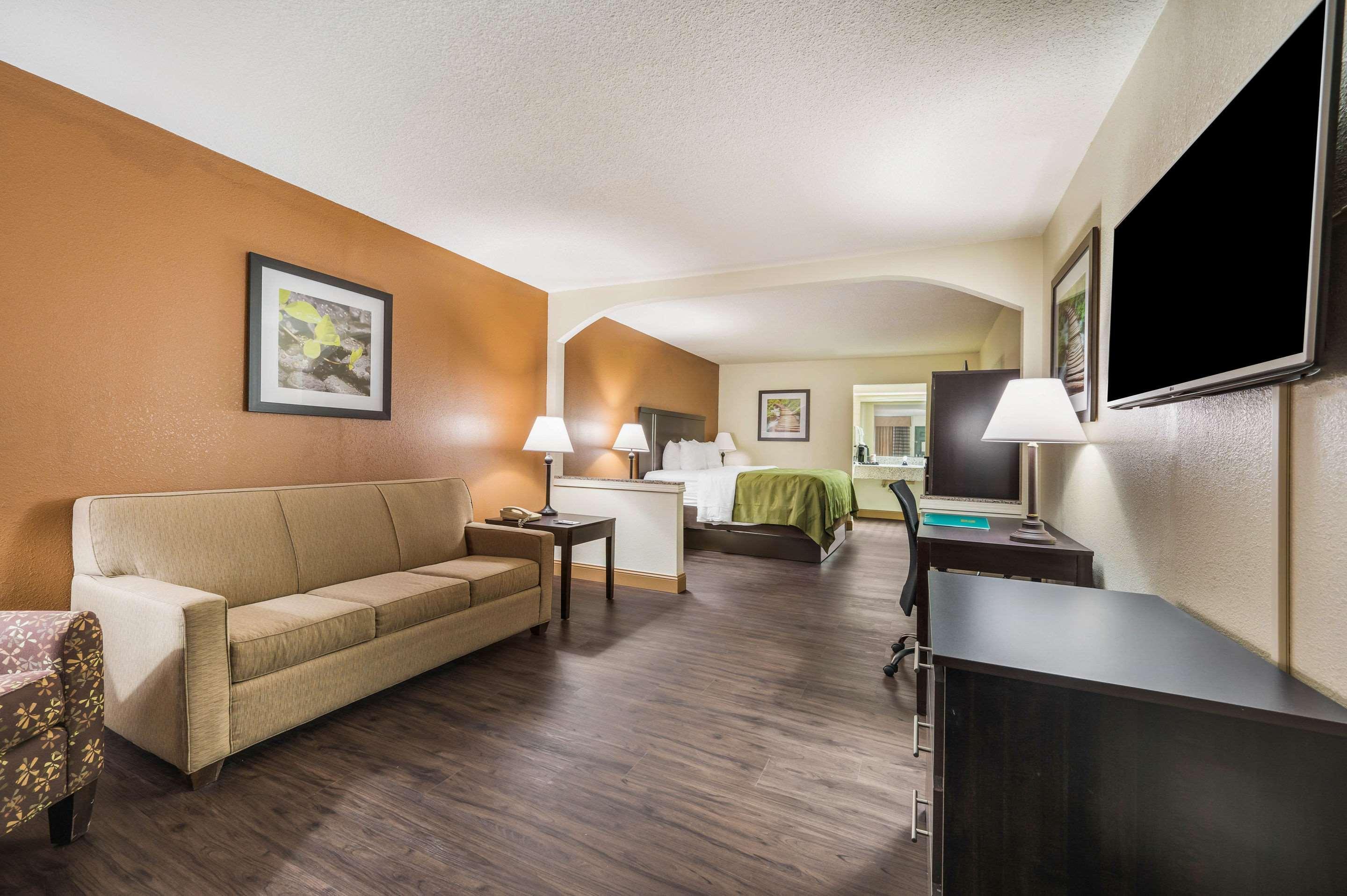 Quality Inn & Suites Corinth West Buitenkant foto