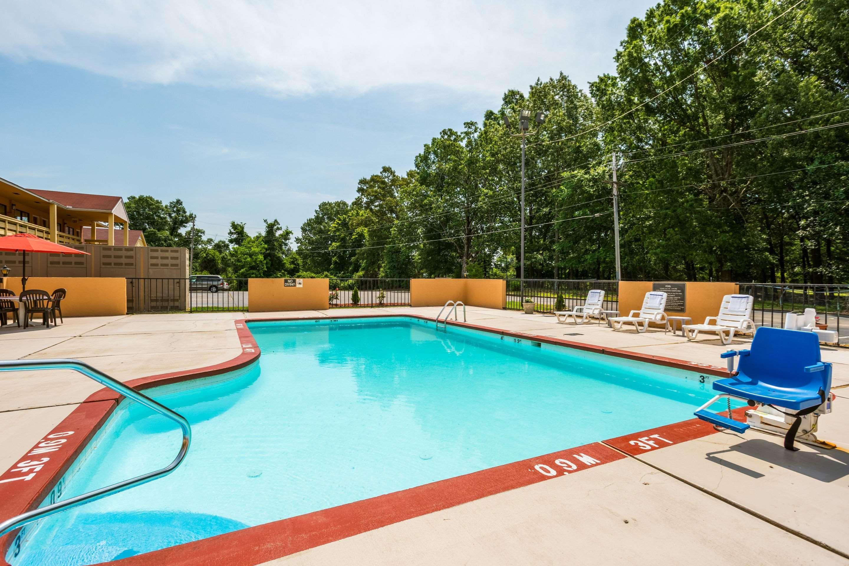 Quality Inn & Suites Corinth West Buitenkant foto