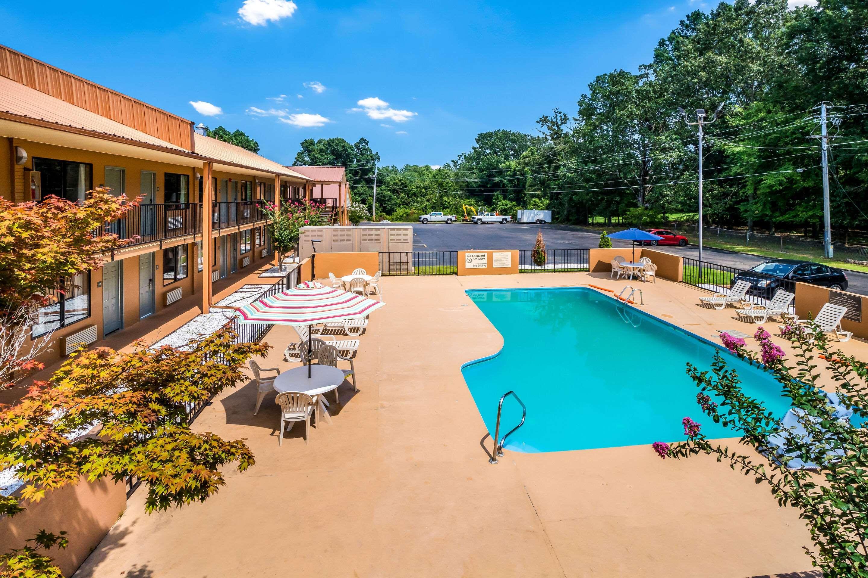 Quality Inn & Suites Corinth West Buitenkant foto