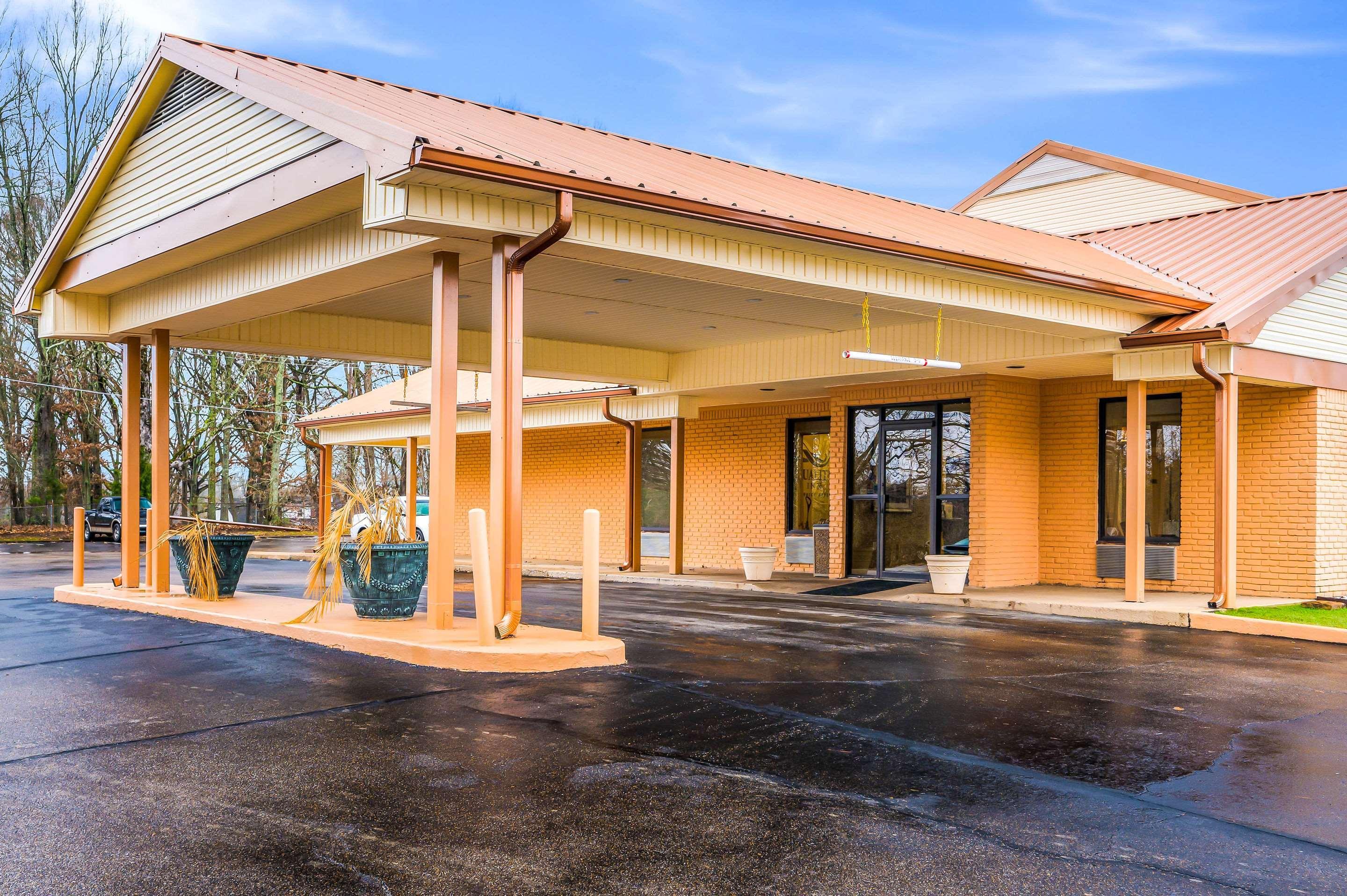 Quality Inn & Suites Corinth West Buitenkant foto
