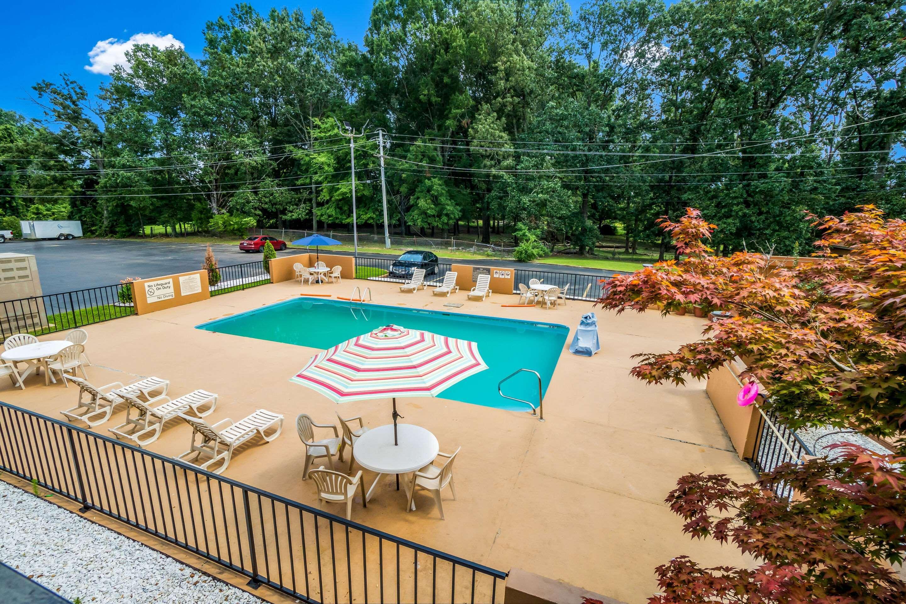Quality Inn & Suites Corinth West Buitenkant foto