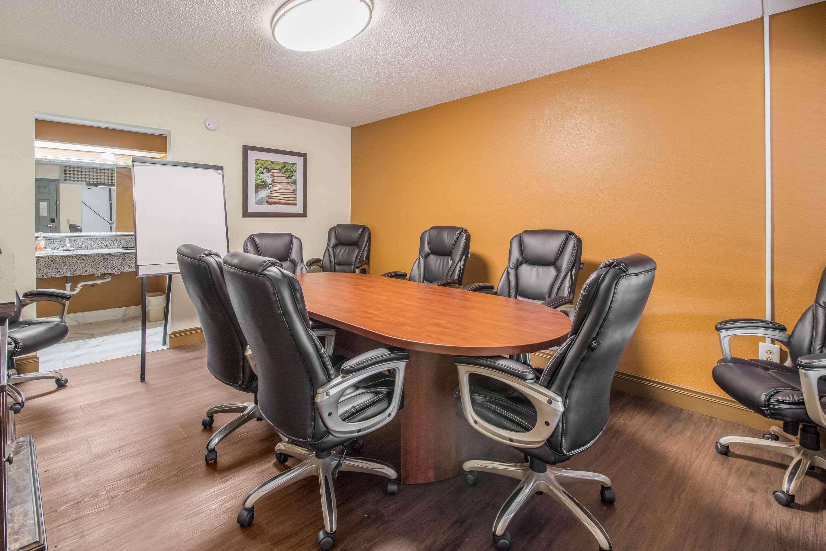 Quality Inn & Suites Corinth West Buitenkant foto