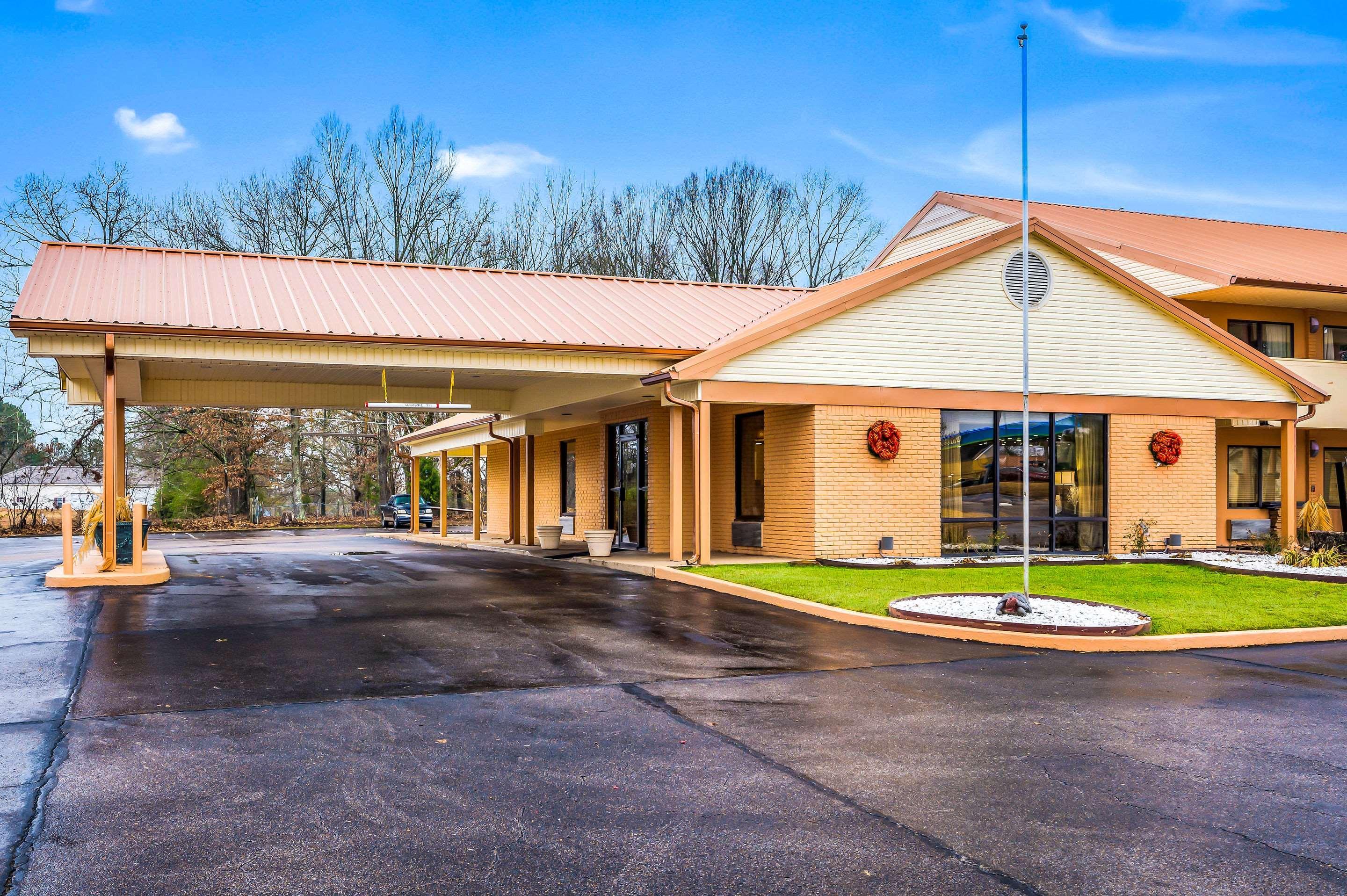 Quality Inn & Suites Corinth West Buitenkant foto