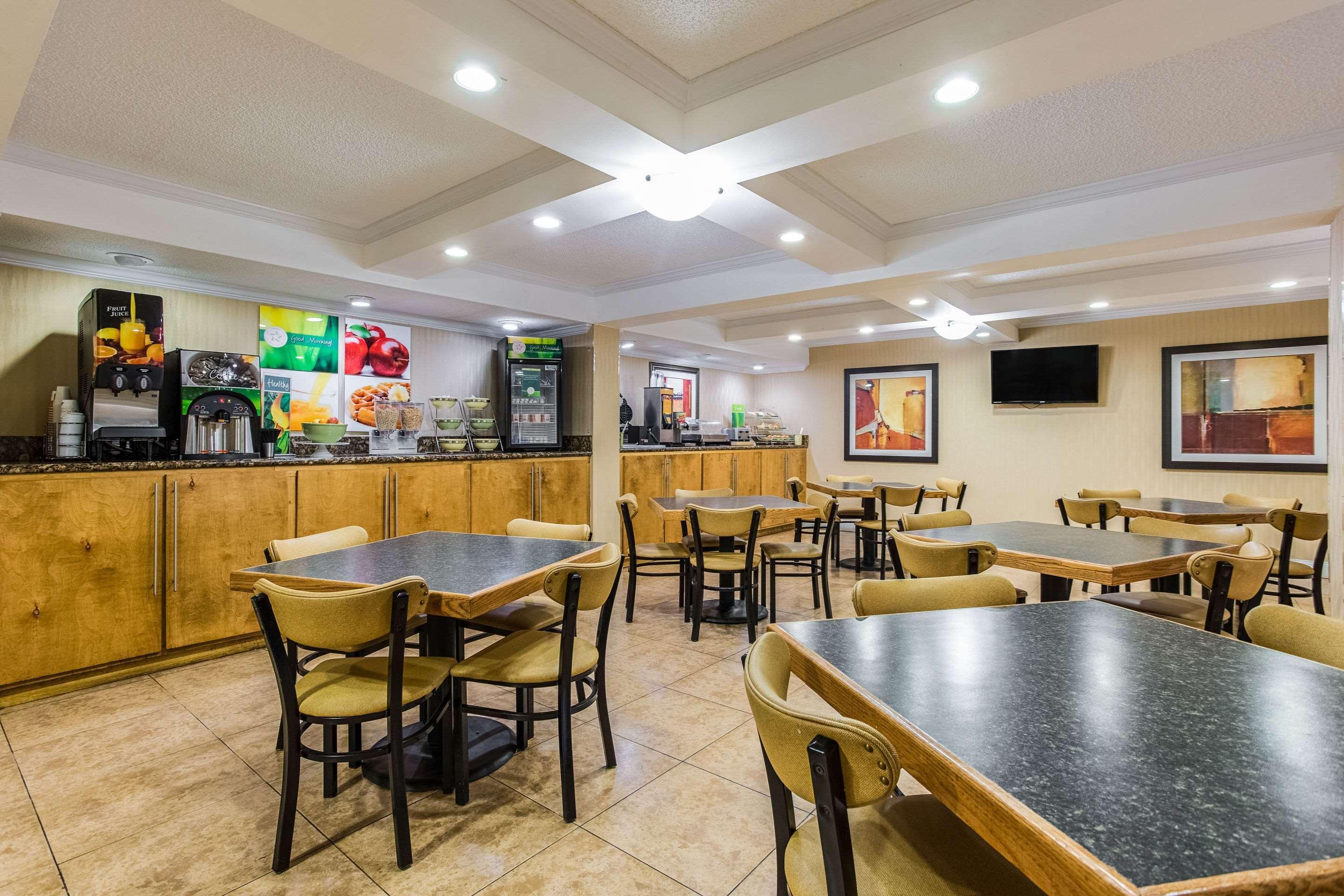 Quality Inn & Suites Corinth West Buitenkant foto