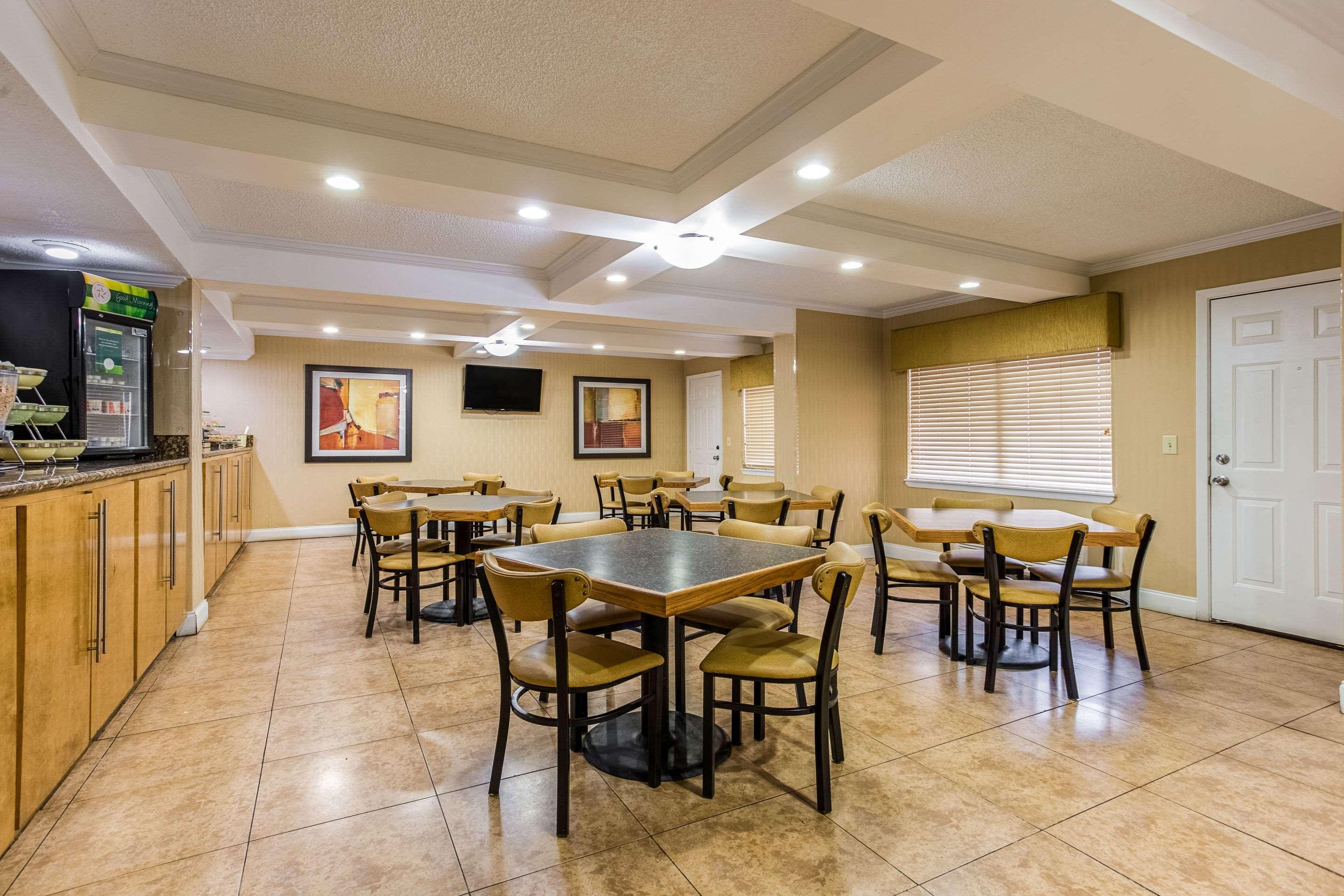 Quality Inn & Suites Corinth West Buitenkant foto