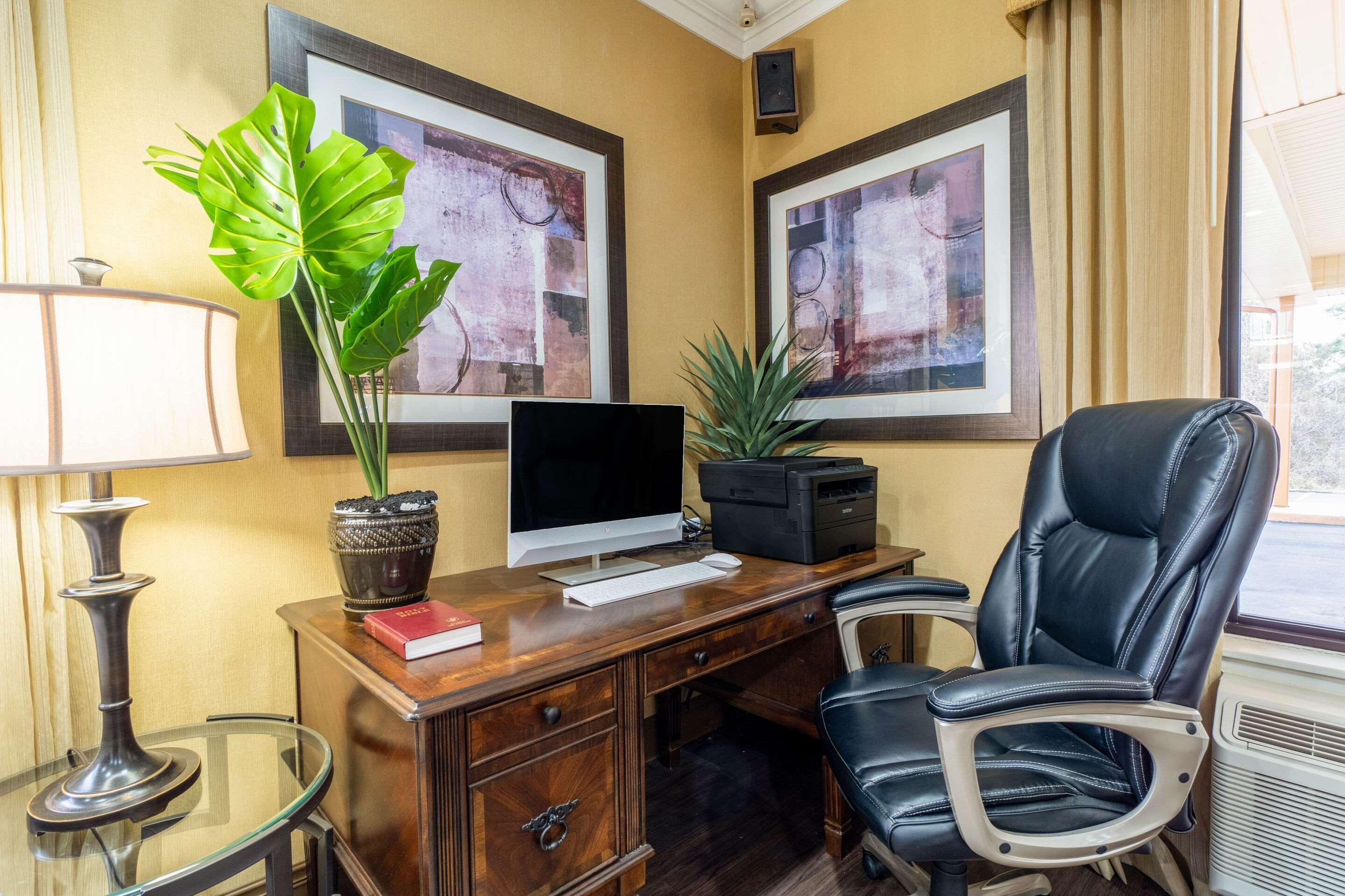 Quality Inn & Suites Corinth West Buitenkant foto