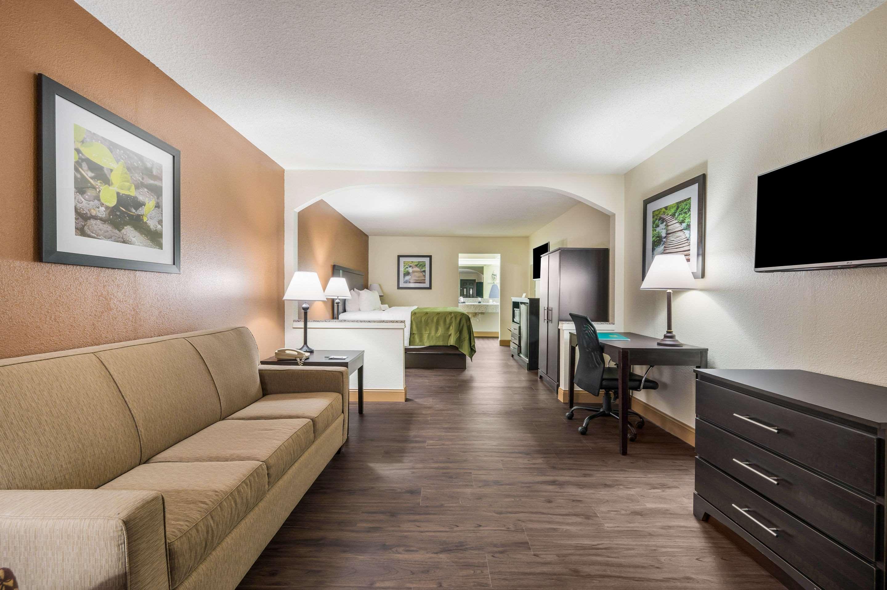 Quality Inn & Suites Corinth West Buitenkant foto